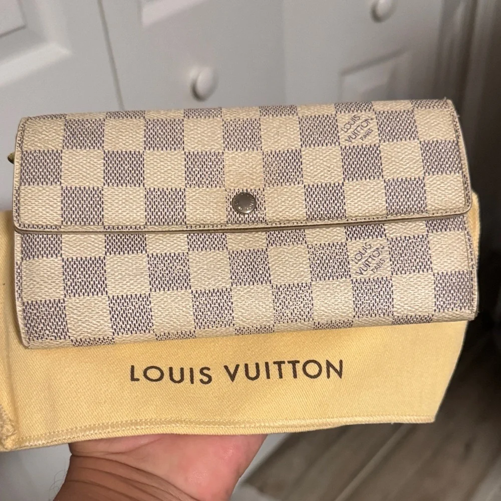 Louis Vuitton Damier azure wallet and dust bag has call outs
